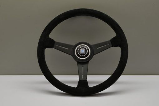 Nardi Classic 360mm Lenkrad - schwarzes Wildleder /  schwarze Speichen / schwarze Nähte